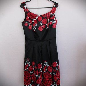 Size 6 WHITEHOUSE BLACK MARKET Iconic Beautiful Stunning Red/Black Dress